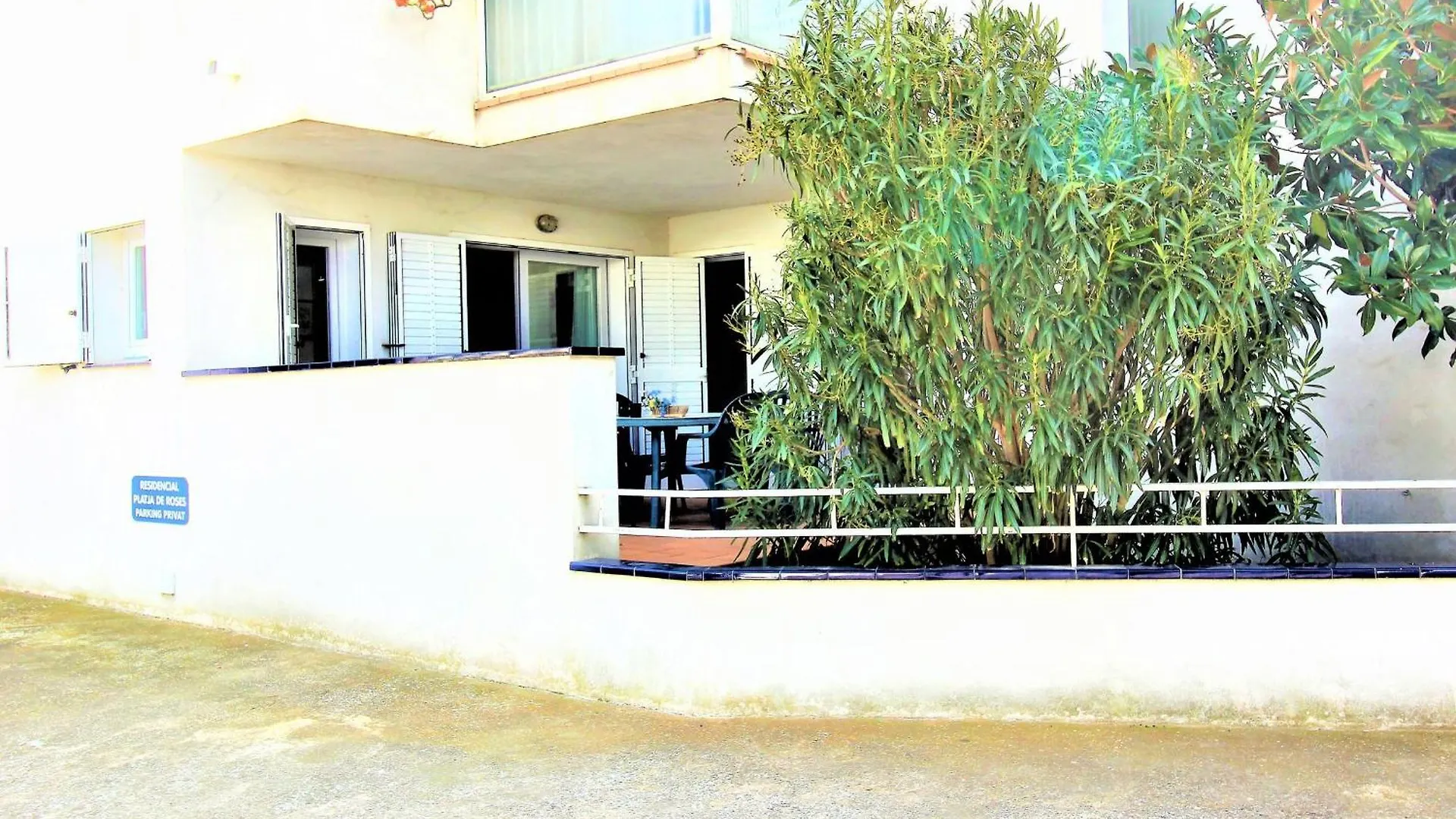 Apartment 3277 Platja 6 112 , En 1ª Linea De Playa, La Mas Espaciosa De Roses. Disfrutara Del Olor Del Mar, De La Arena Bajo Sus Pies, Del Aire. . . - Es-258-17